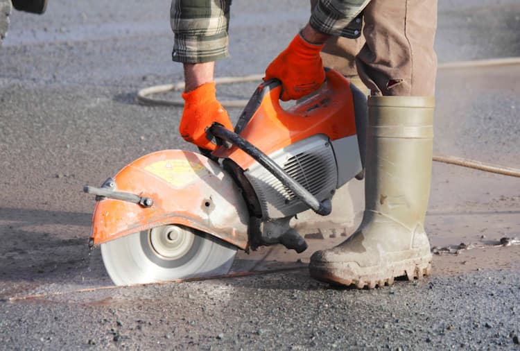 cutting asphalt road with 350mm asphalt blade